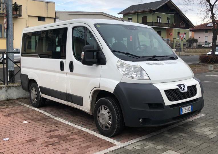minibus 9 posti Peugeot